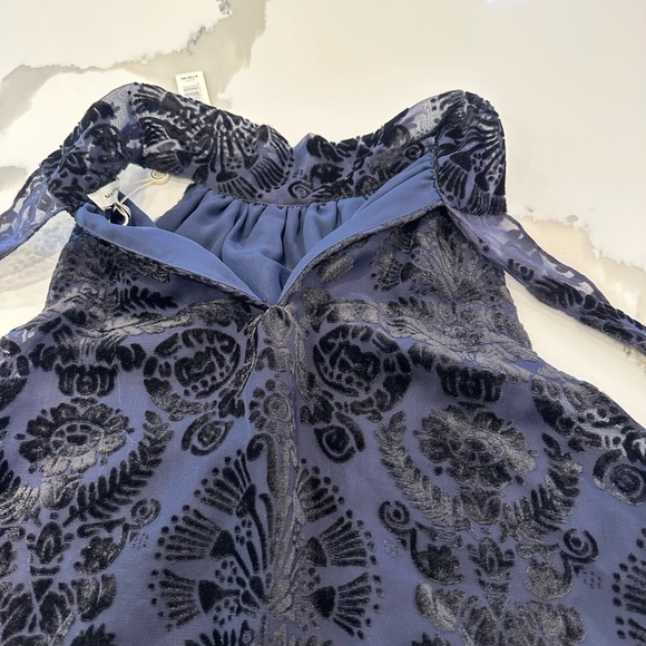 Elegant, $128 NWT Max Studio velvet textured halter top blouse. - Picture 4 of 12